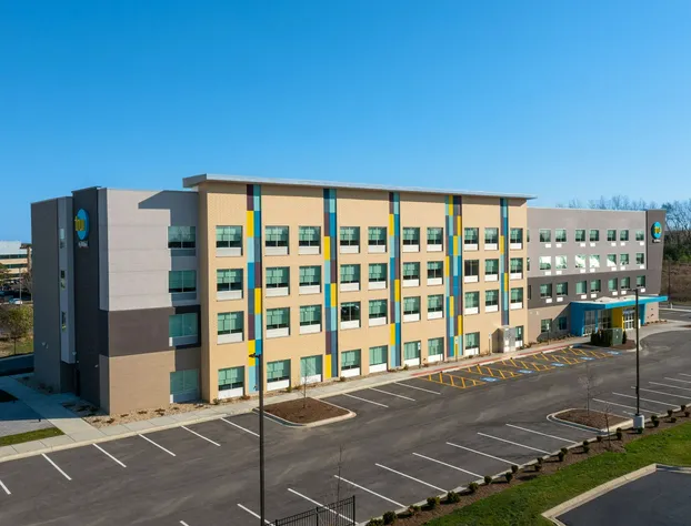 Tru by Hilton Naperville Chicago hotel detail image 1