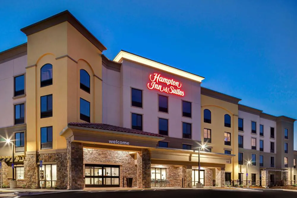 Hampton Inn & Suites Marina hotel hero
