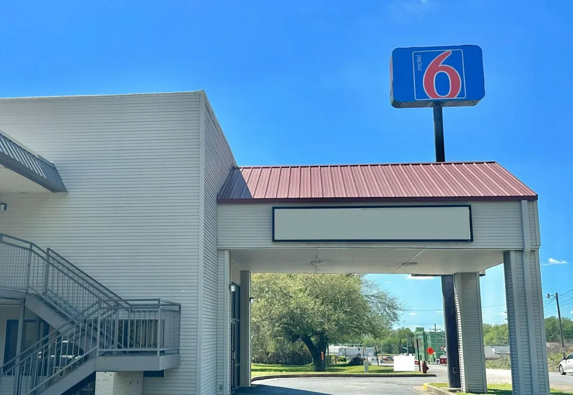 Motel 6 Forrest City, AR hotel hero