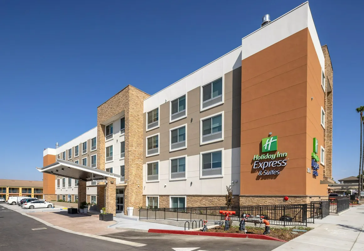 Holiday Inn Express & Suites San Jose Silicon Valley by IHG hotel hero