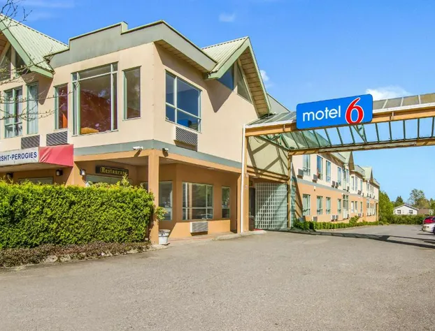 Motel 6 Surrey, BC hotel detail image 1