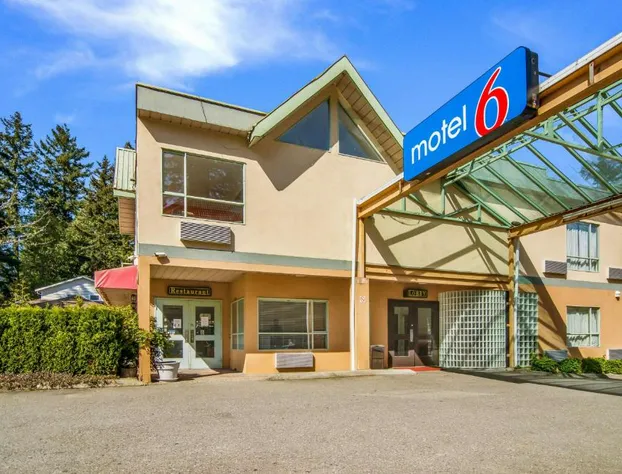 Motel 6 Surrey, BC hotel detail image 2