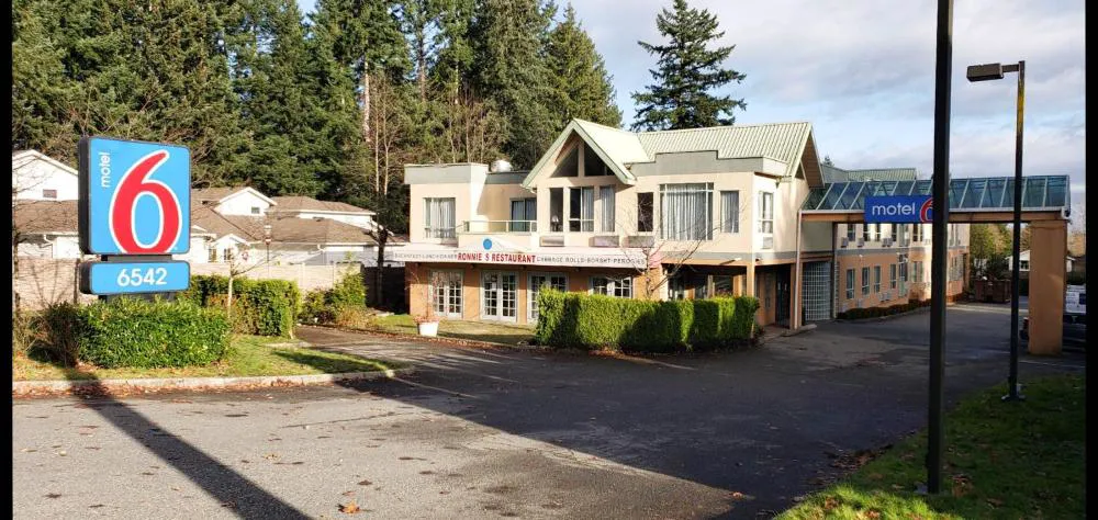 Motel 6 Surrey, BC hotel detail image 3