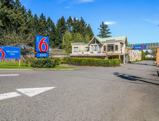 Motel 6 Surrey, BC hotel detail image 4