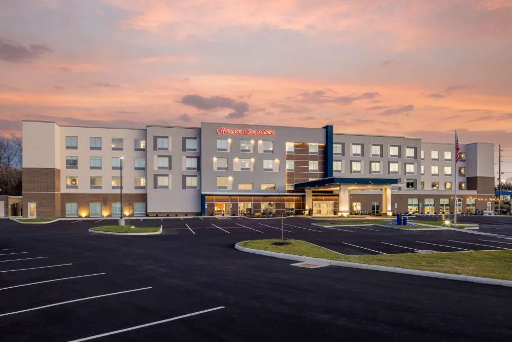 Hampton Inn & Suites Cincinnati West hotel hero