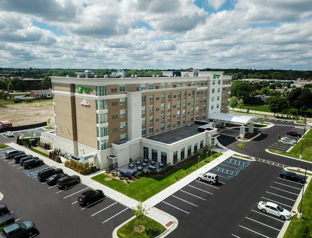 Holiday Inn Hotel & Suites Farmington Hills - Detroit NW, an IHG Hotel hotel detail image 2