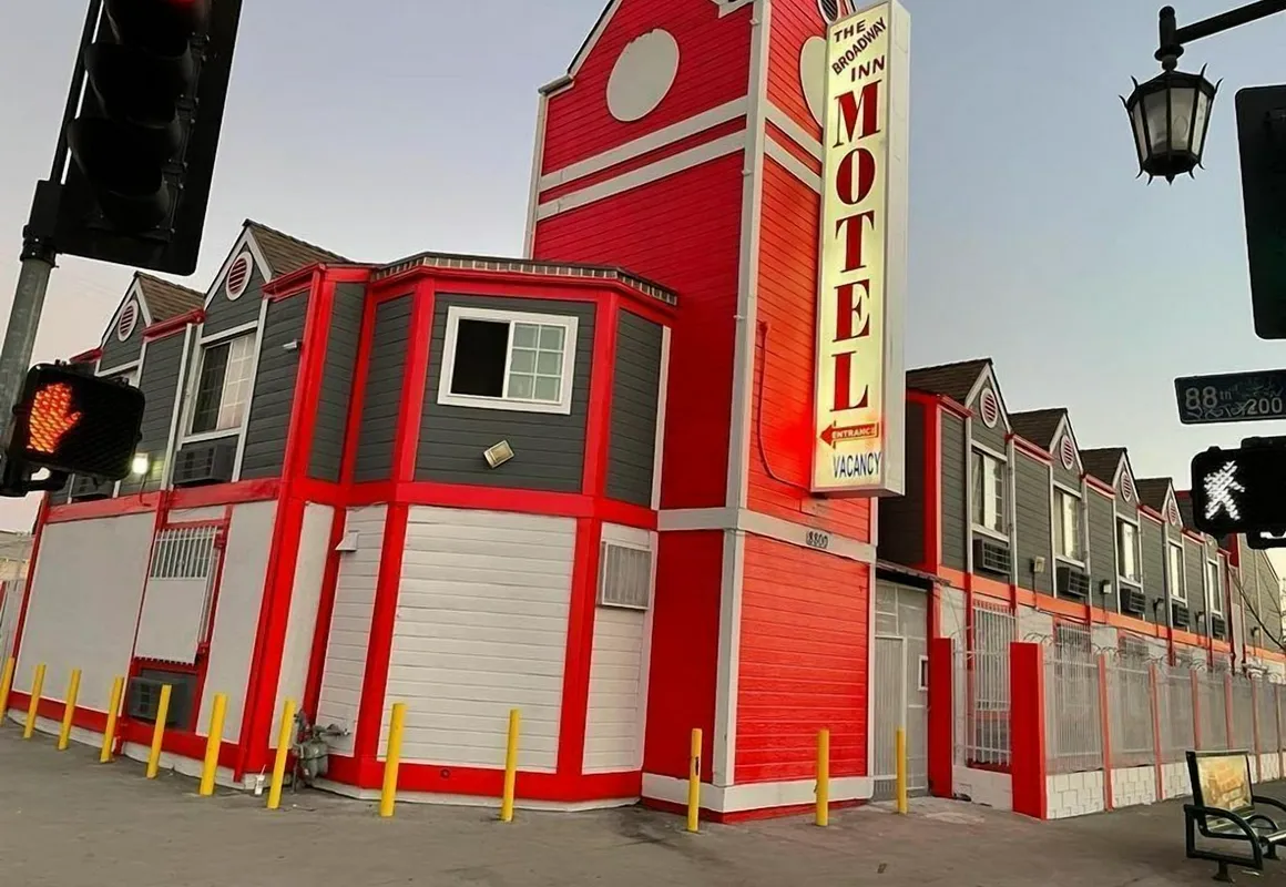 The Broadway Inn hotel hero