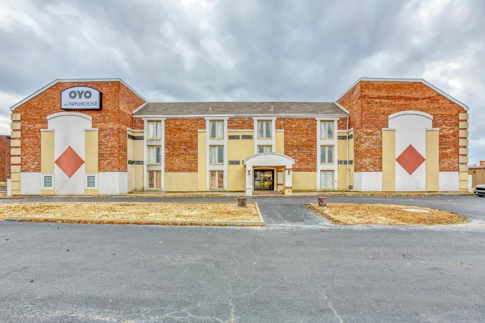 OYO Townhouse Tulsa Woodland Hills hotel hero