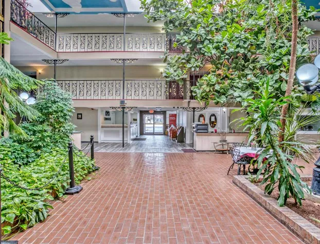 OYO Townhouse Tulsa Woodland Hills hotel detail image 2