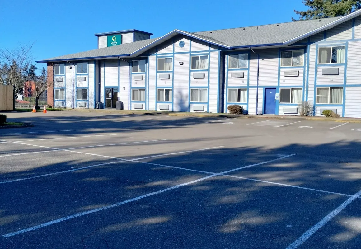 Quality Inn & Suites Wilsonville hotel hero