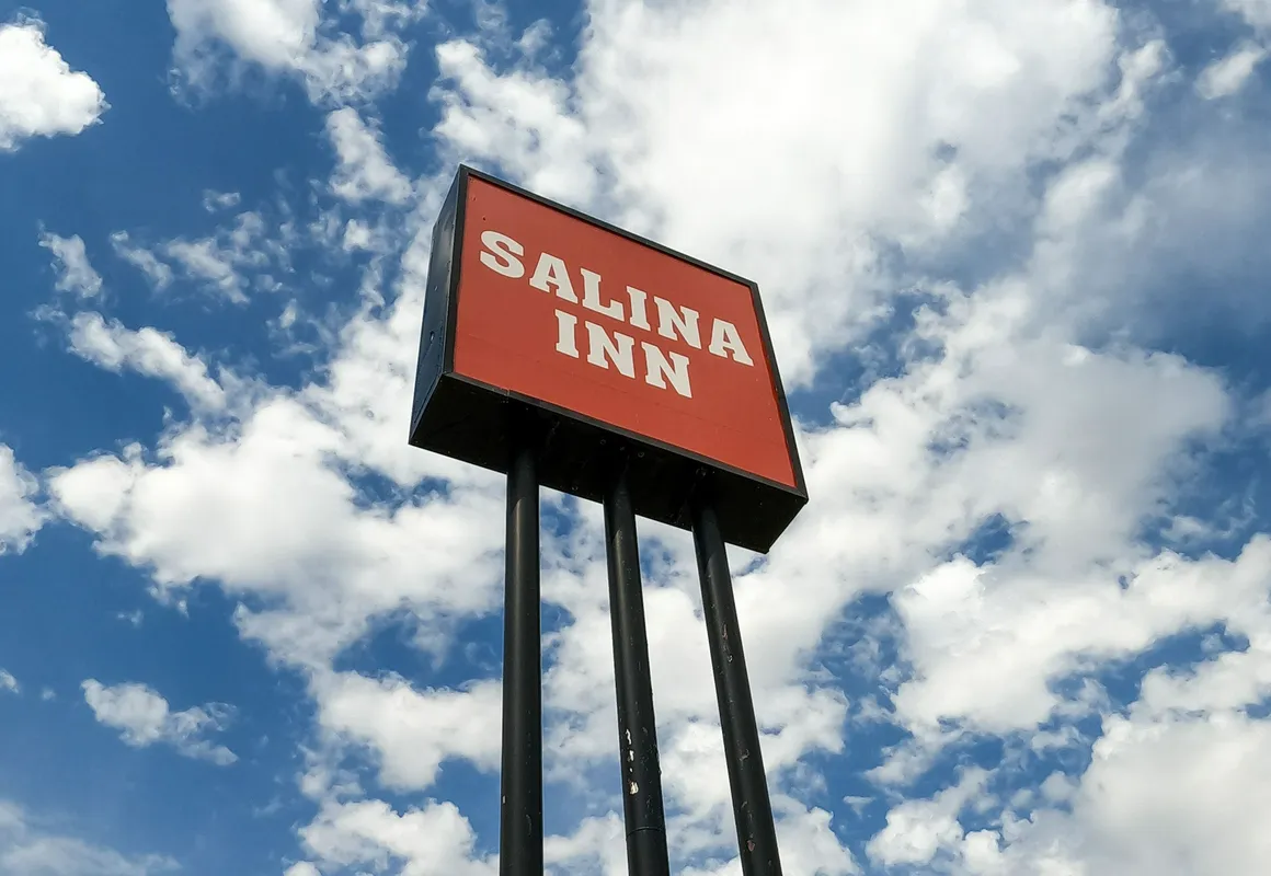 Salina Inn hotel hero