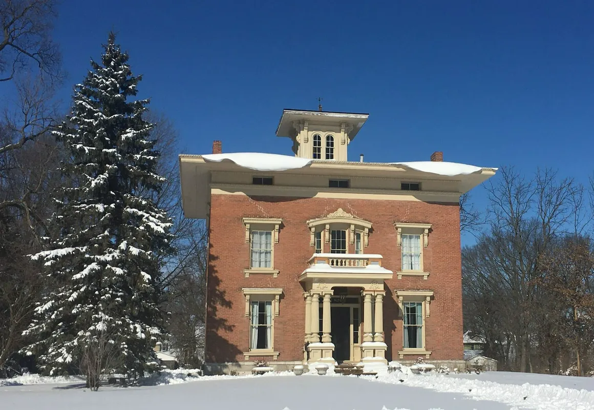 Villa DeWolf hotel hero