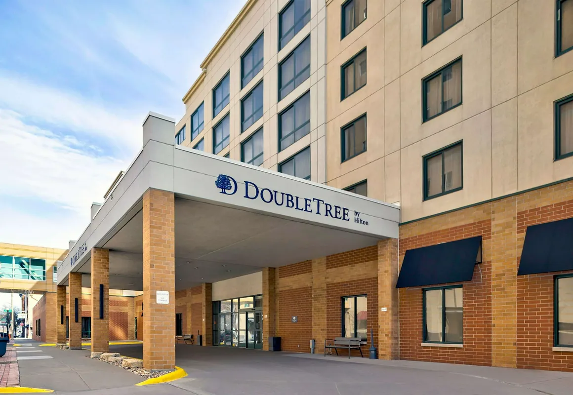 DoubleTree by Hilton Davenport hotel hero