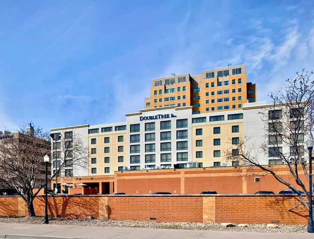 DoubleTree by Hilton Davenport hotel detail image 2