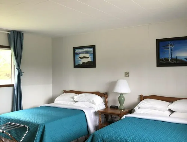 Coach House Motel 20 km East Terrace Bay hotel detail image 4