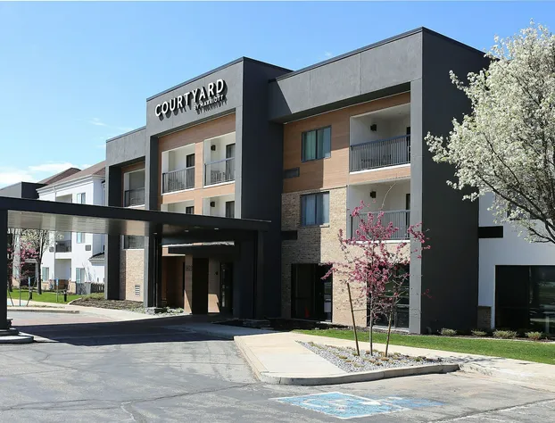 Courtyard By Marriott Layton hotel detail image 3