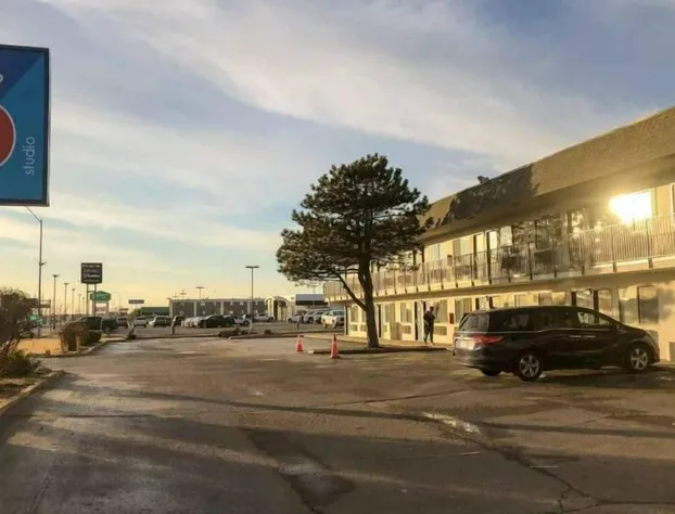 Studio 6 Wichita, KS - Airport hotel detail image 1