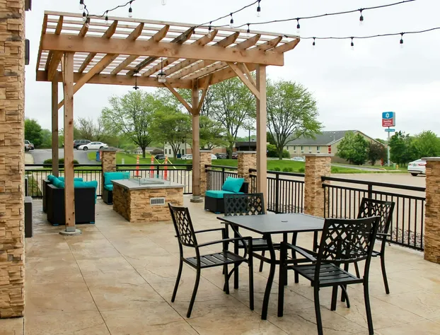 Clarion Pointe Bettendorf - Quad Cities hotel detail image 1