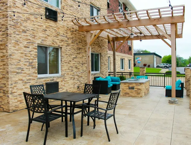 Clarion Pointe Bettendorf - Quad Cities hotel detail image 2