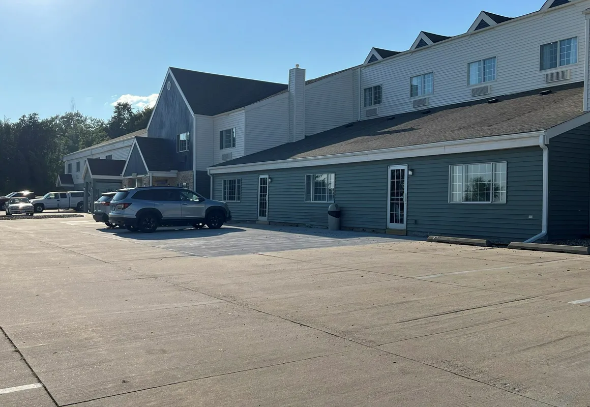 Days Inn & Suites by Wyndham Williamsburg IA North hotel hero