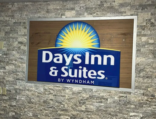 Days Inn & Suites by Wyndham Williamsburg IA North hotel detail image 4