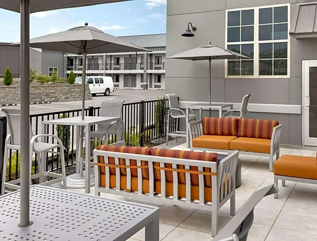 Days Inn & Suites by Wyndham Bowling Green hotel detail image 1