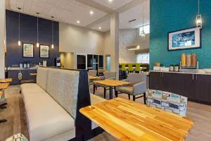 Days Inn & Suites by Wyndham Bowling Green hotel detail image 1