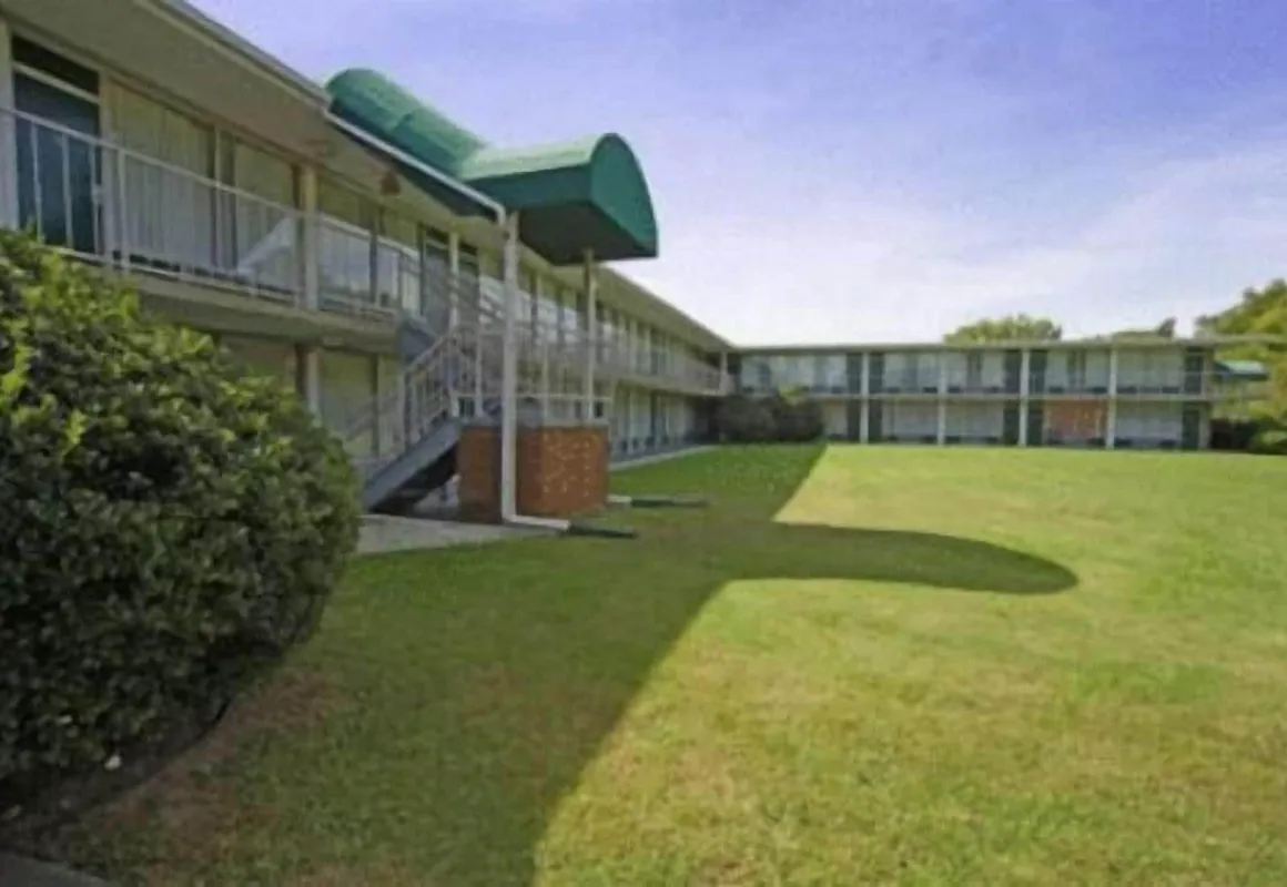 Express Airport Inn hotel hero