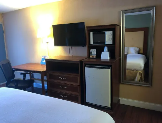 Express Airport Inn hotel detail image 3