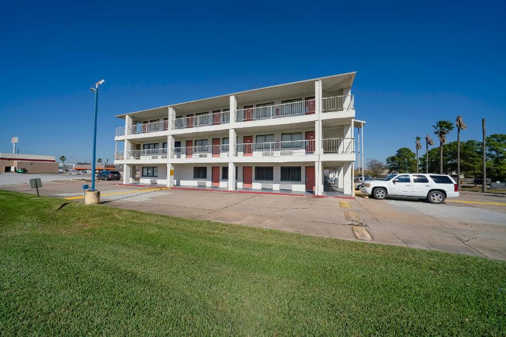 Americas Best Value Inn & Suites Humble hotel hero