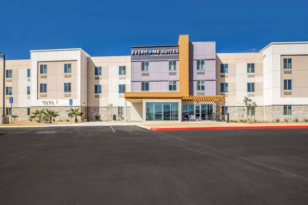 Everhome Suites Corona hotel hero