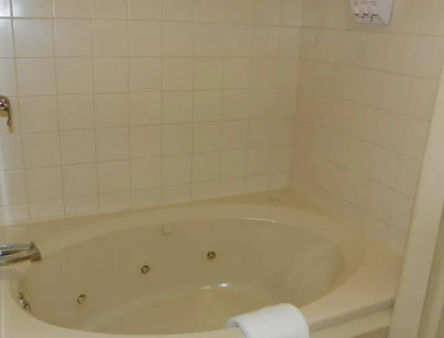 PB Jul 3rd 6th 2man Lincoln hotel detail image 3