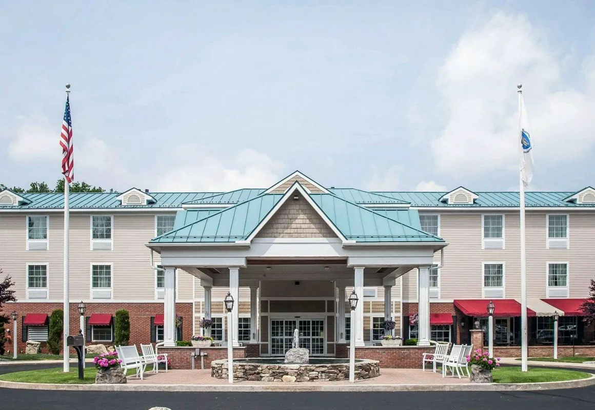 Comfort Inn & Suites Sturbridge - Brimfield hotel hero