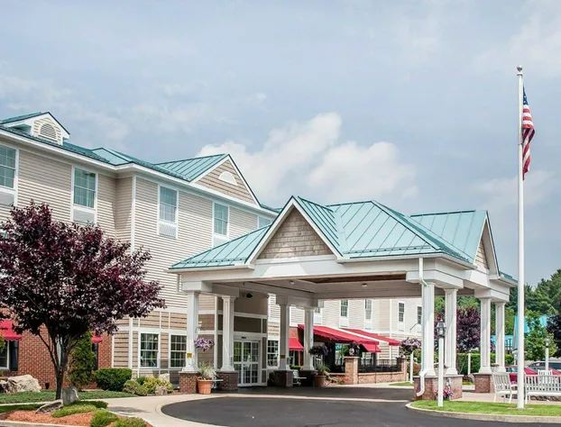 Comfort Inn & Suites Sturbridge - Brimfield hotel detail image 2