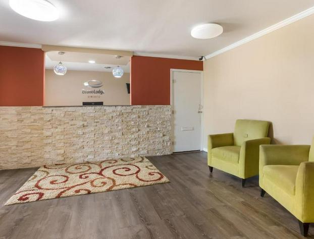 Econo Lodge hotel detail image 3