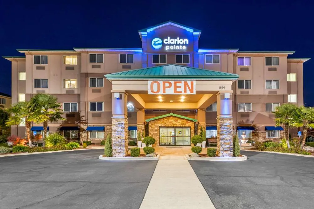 Clarion Pointe Medford hotel hero