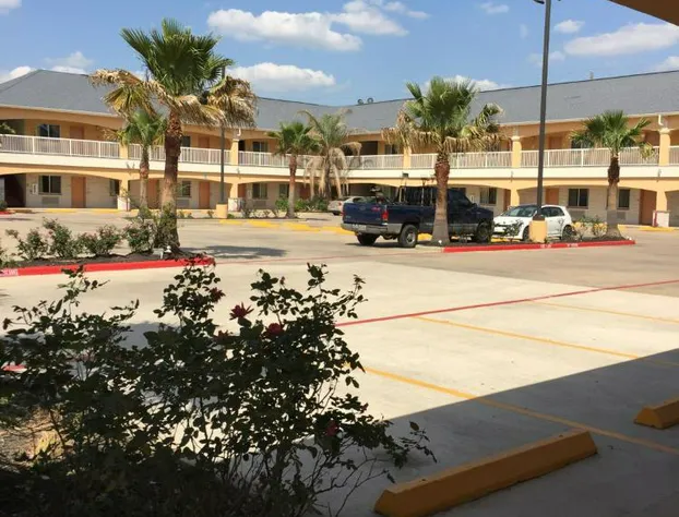 Scottish Inn & Suites hotel detail image 1