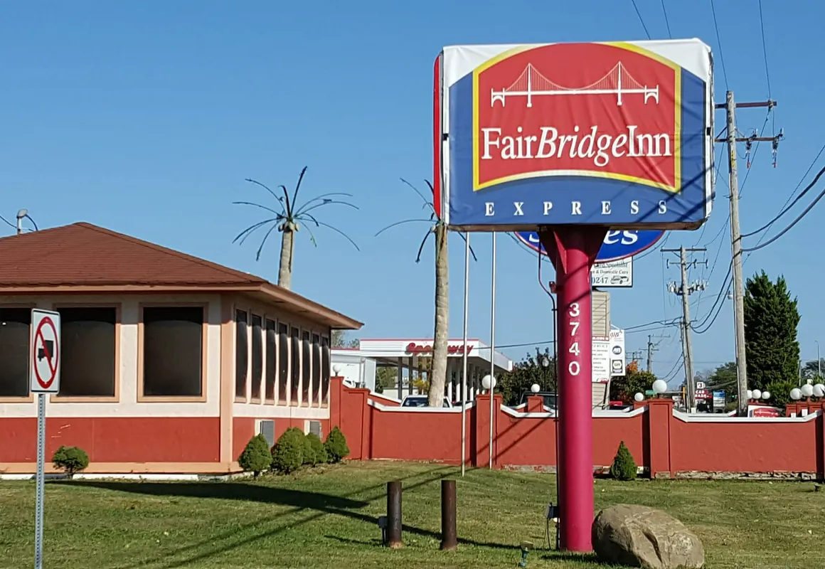 Gurnee Motel hotel hero