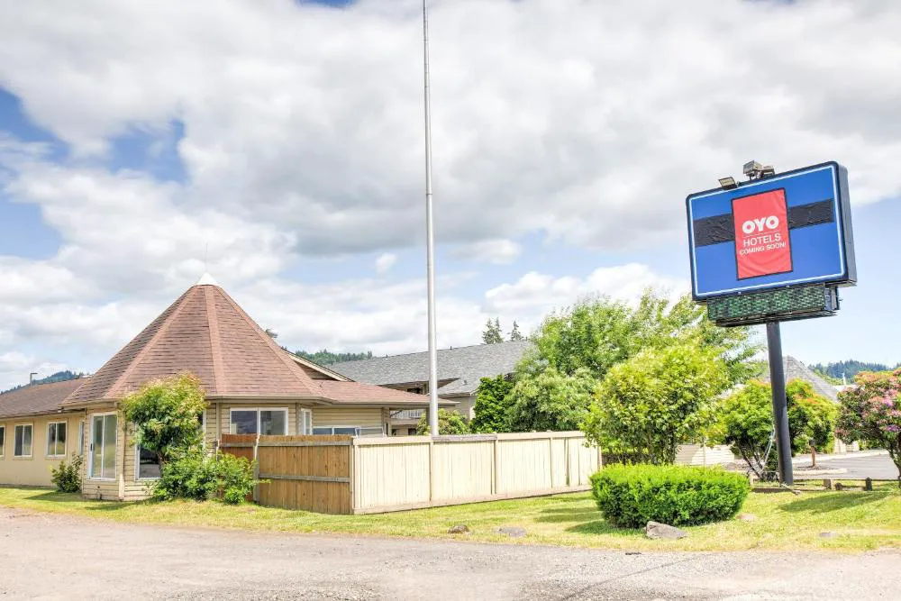 OYO Woodland Hotel and Suites hotel hero