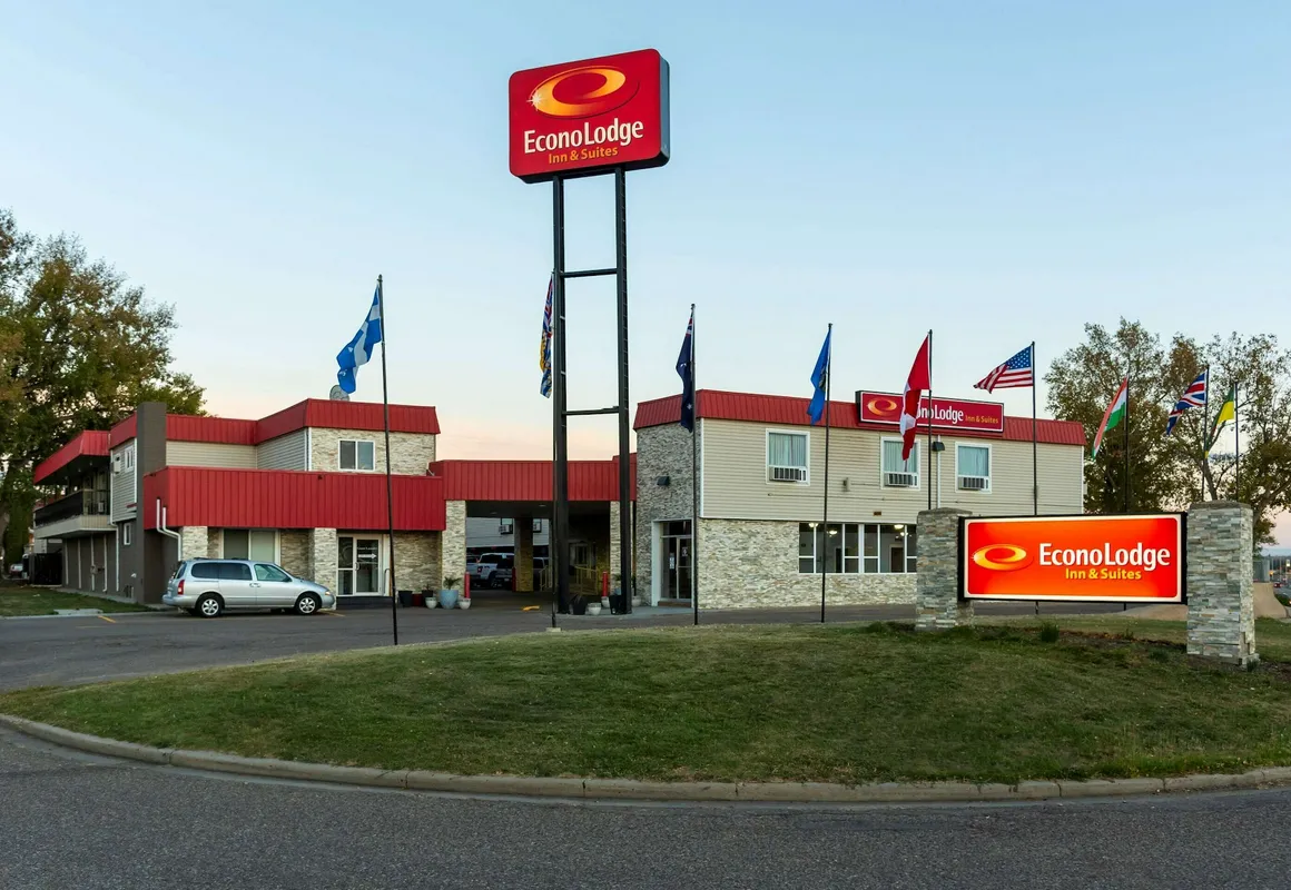 Econo Lodge Inn & Suites hotel hero