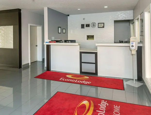 Econo Lodge Inn & Suites hotel detail image 4