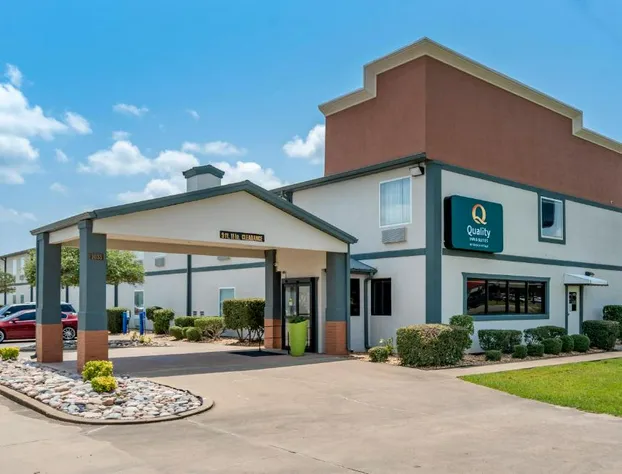 Quality Inn & Suites Demopolis hotel detail image 1