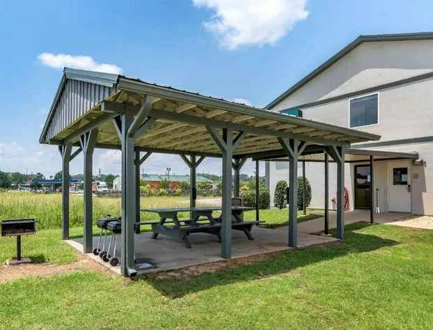 Quality Inn & Suites Demopolis hotel detail image 2