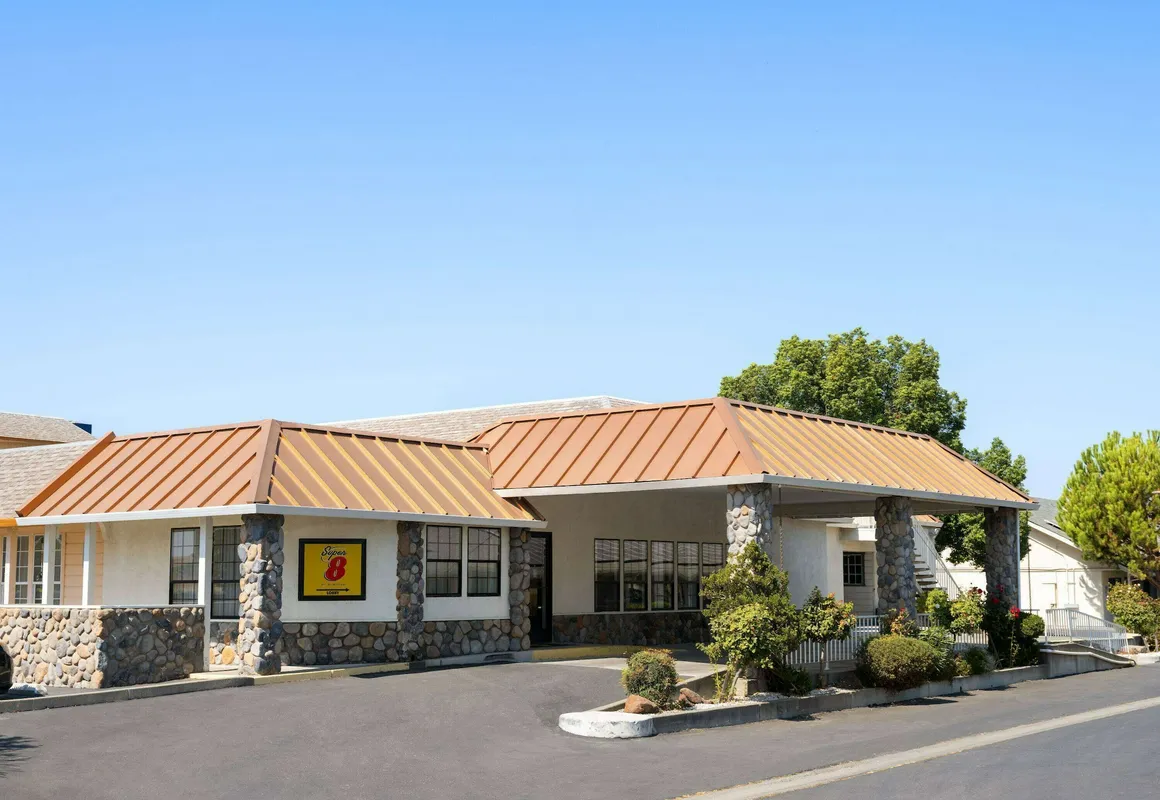 Super 8 by Wyndham Dunnigan hotel hero