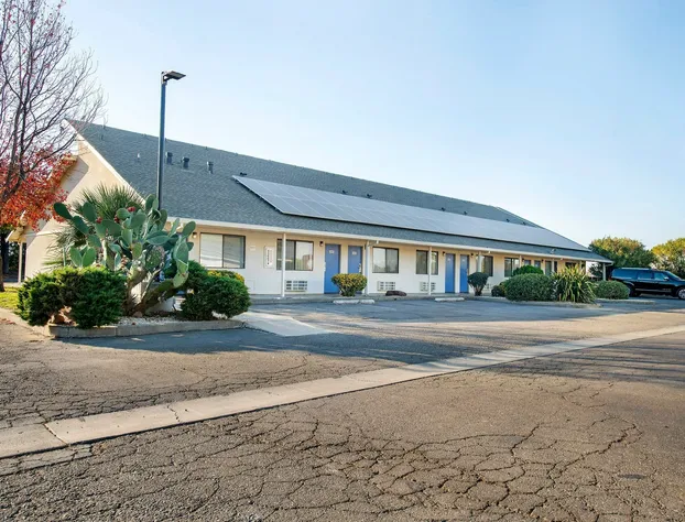 Super 8 by Wyndham Dunnigan hotel detail image 1