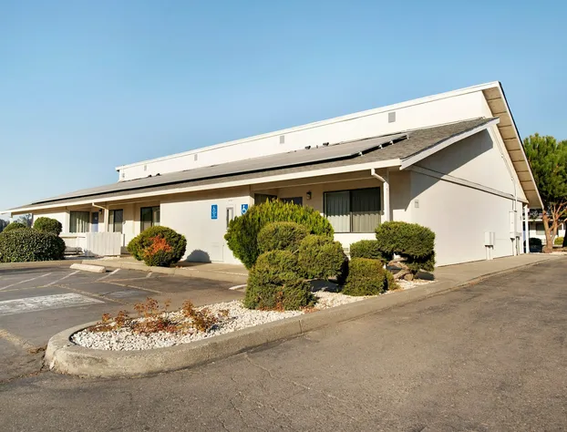 Super 8 by Wyndham Dunnigan hotel detail image 4