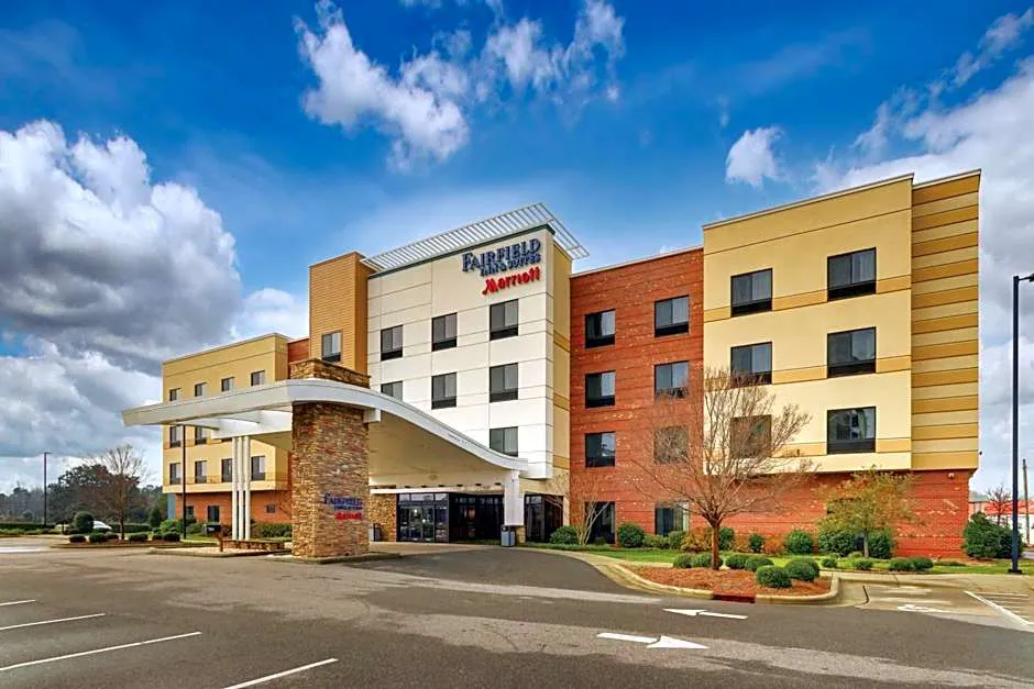 Fairfield Inn & Suites by Marriott Dunn I-95 hotel hero