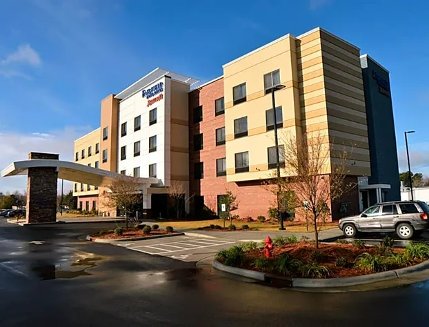 Fairfield Inn & Suites by Marriott Dunn I-95 hotel detail image 2