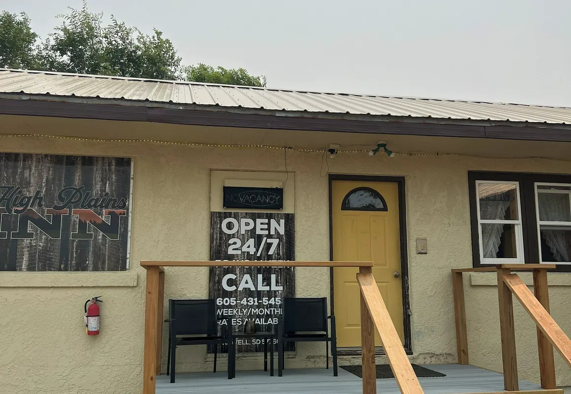 High Plains Inn hotel hero