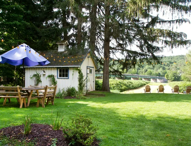 Nine River Road hotel detail image 1